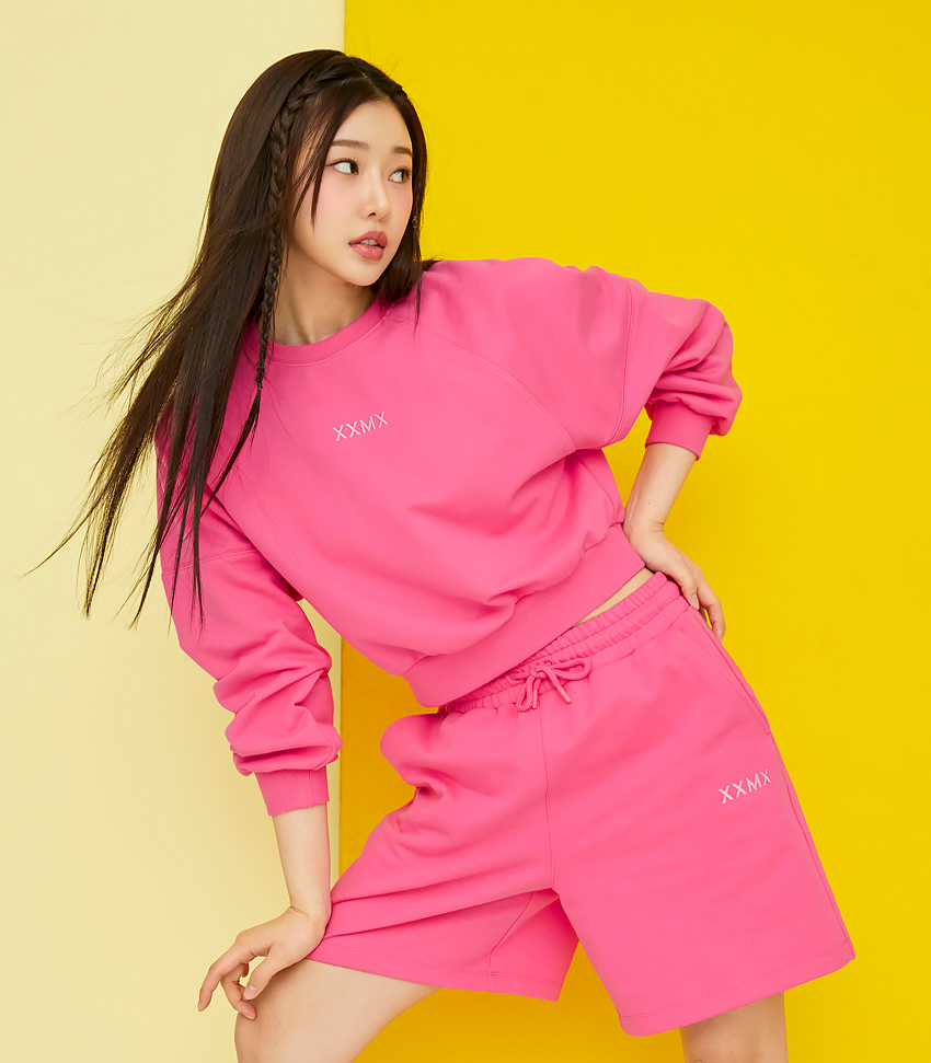 ALO YOGA Women's Raglan Sleeve Cropped Sweatshirt, Pink, Small 